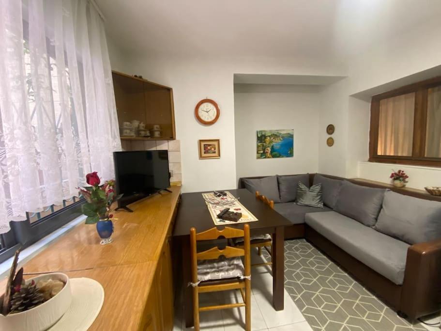 Dani Two Bedroom Home In Center Of Tirana Exterior photo